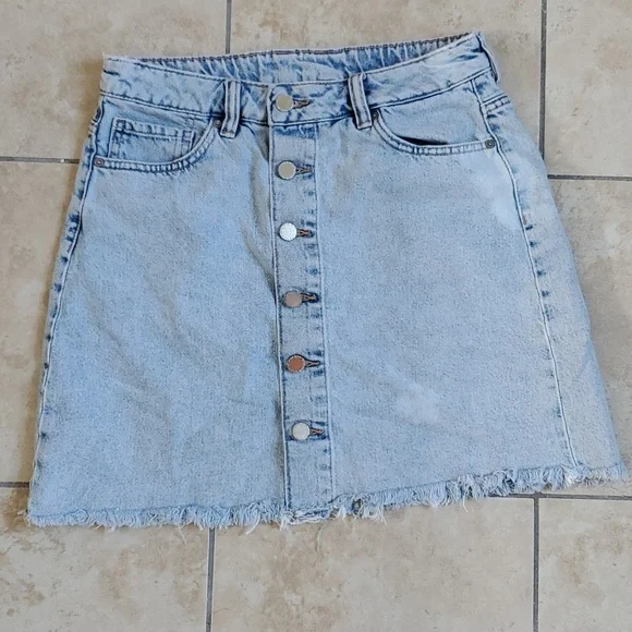 H&M Blue Denim Jeans Skirt Buttons sz 8 - Picture 1 of 9